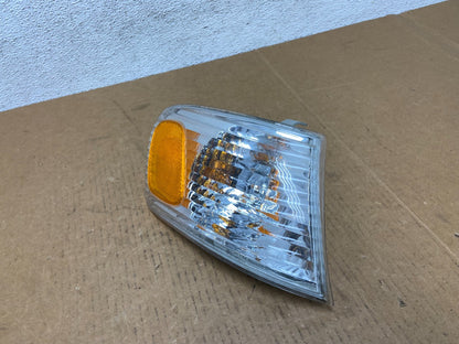 2001-2002 Toyota Corolla Right Passenger Turn Signal/Marker Light AD9136 DW1
