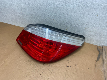 2008 2009 2010 BMW 5 525i 530i Right Passenger Rh Tail Side Light Oem R4810 DW1