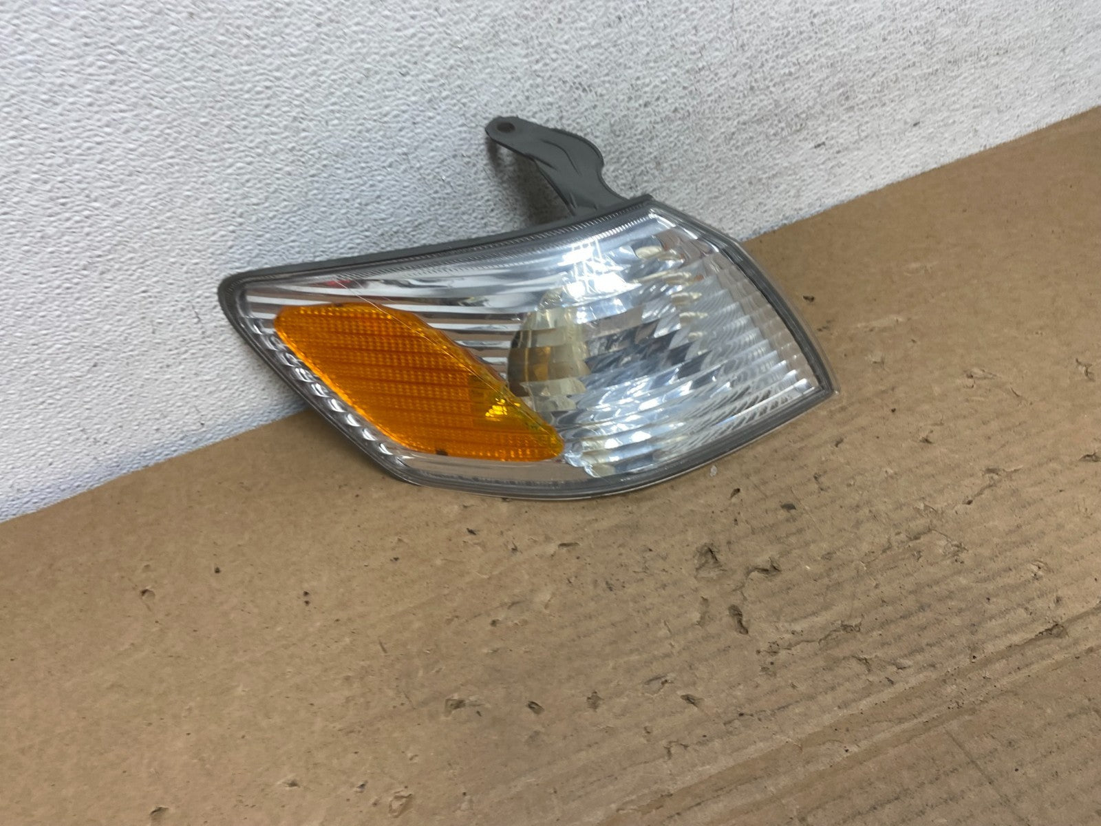 2000 - 2001 Toyota Camry Front Right Passenger RH Turn Signal AD4016 DW2