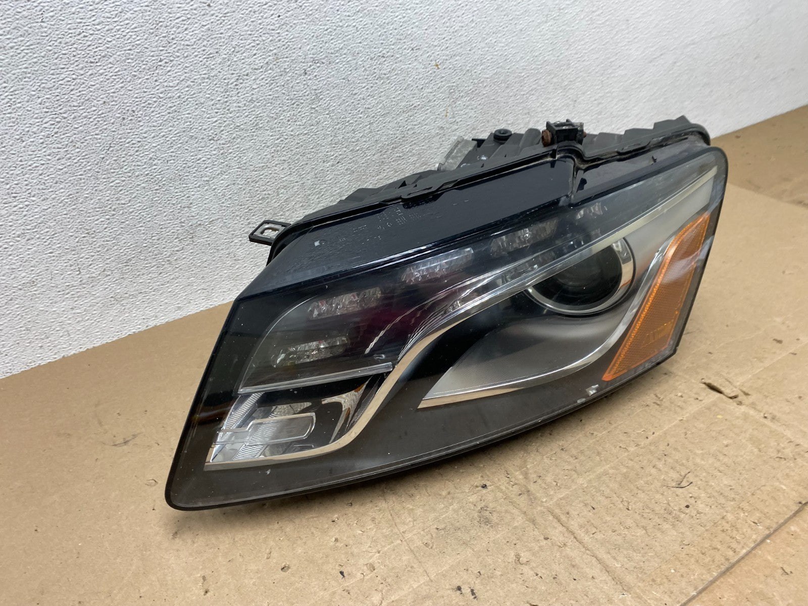 2009-2012 Audi Q5 Left Driver LH Side Xenon HID Headlight AE6468 DW2