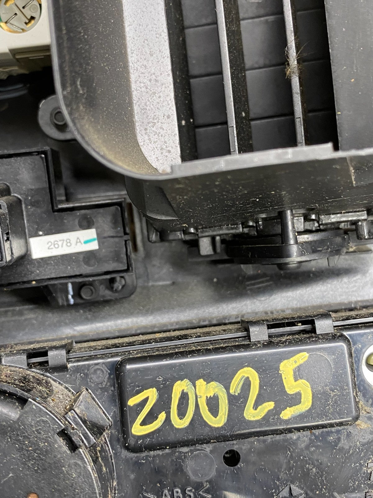2008-2010 Chrysler Town Country Climate Control Panel Center Dash Trim Z0025 DG9