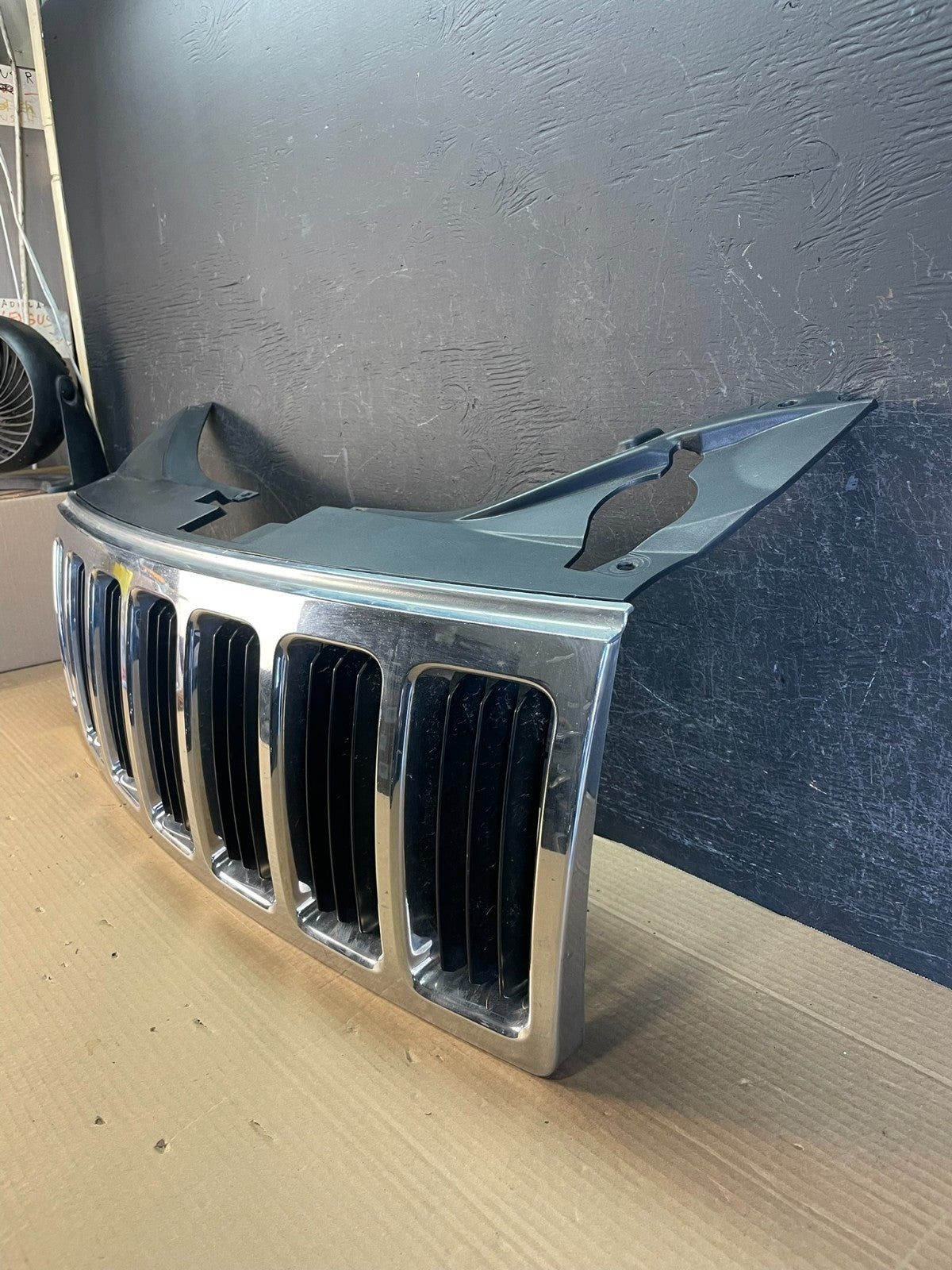 2008 2009 2010 Jeep Grand Cherokee Front Upper Grill Grille AE8663 DW1