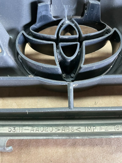 2000 to 2001 Toyota Camry Grille Chrome Shell w/ Black Insert AA8957 DG9