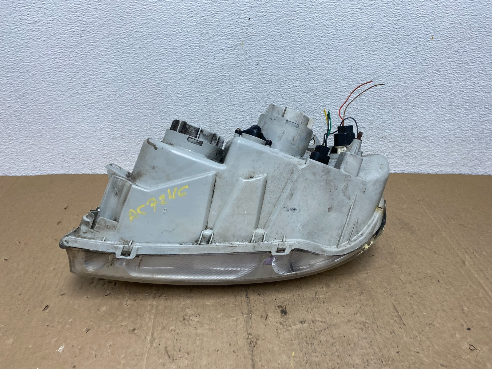 2004 2005 Hyundai XG350 XG Right Passenger RH Headlight Halogen AC7246 DW7