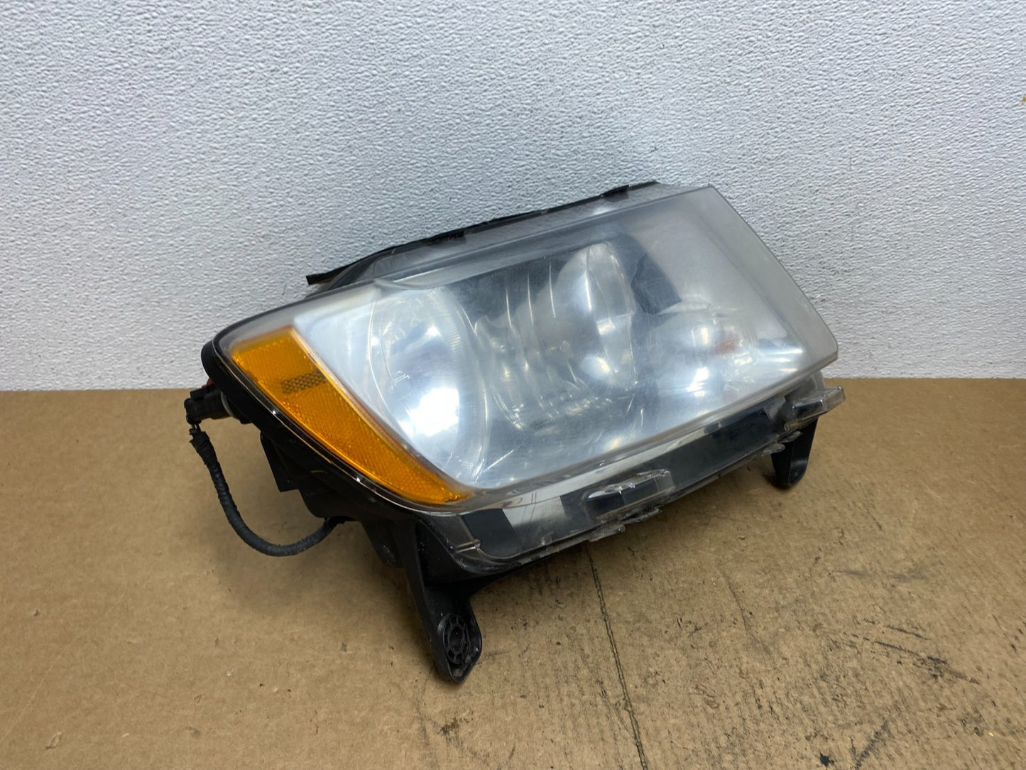 2011-2013 Jeep Grand Cherokee Right Passenger Halogen Headlight AC3670 DW2
