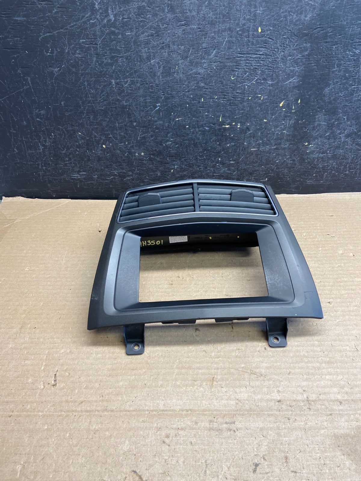 2010 - 2012 Lincoln Mkt Center Dash Gps Radio Bezel Panel Air Vent ah3501 DG3