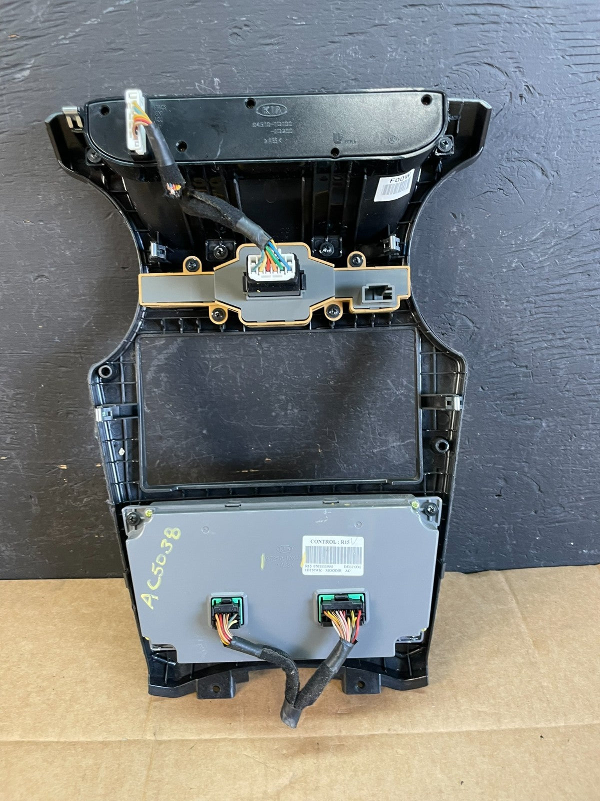 2007 to 2009 Kia Rondo Center Radio Climate Control Clock Trim AC5038 DG3