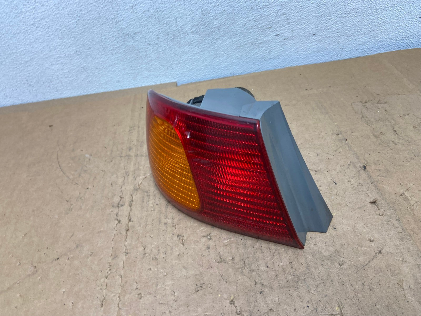 1998 1999 2000 Toyota Corolla Left Driver Lh Side Tail light AD0604 LK1