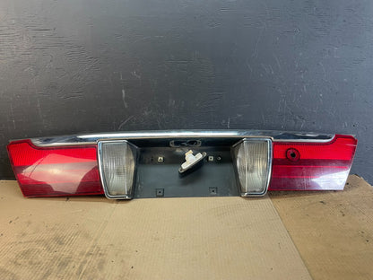 2003 2004 2005 Mercury Grand Marquis Trunk Lid Center Tail Light Oem AB7995 DG0