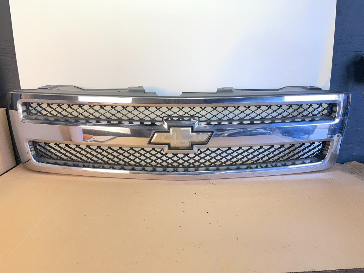 2007 to 2013 Chevrolet Silverado 1500 Front Chrome Grille Grill AH0371 DG0