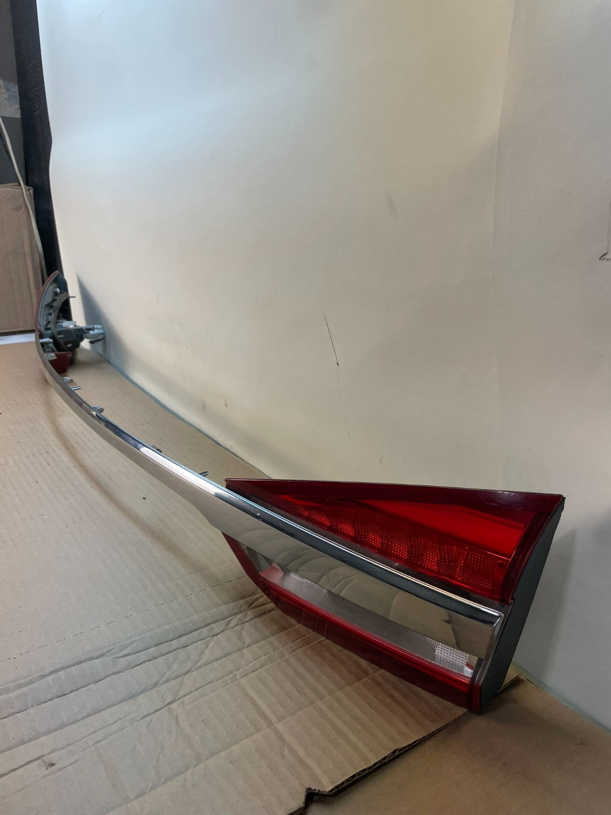 2017-2018 Ford Fusion Rear Trunk Trim Moulding Inner Tail Light AH8727 DG1