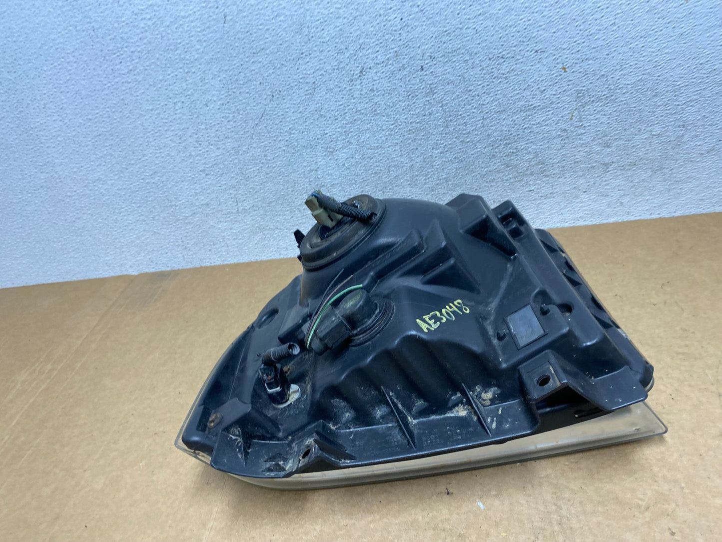 2005-2007 Ford F-250 F250 Super Duty Left Driver LH Side Headlight AE3048 DW8