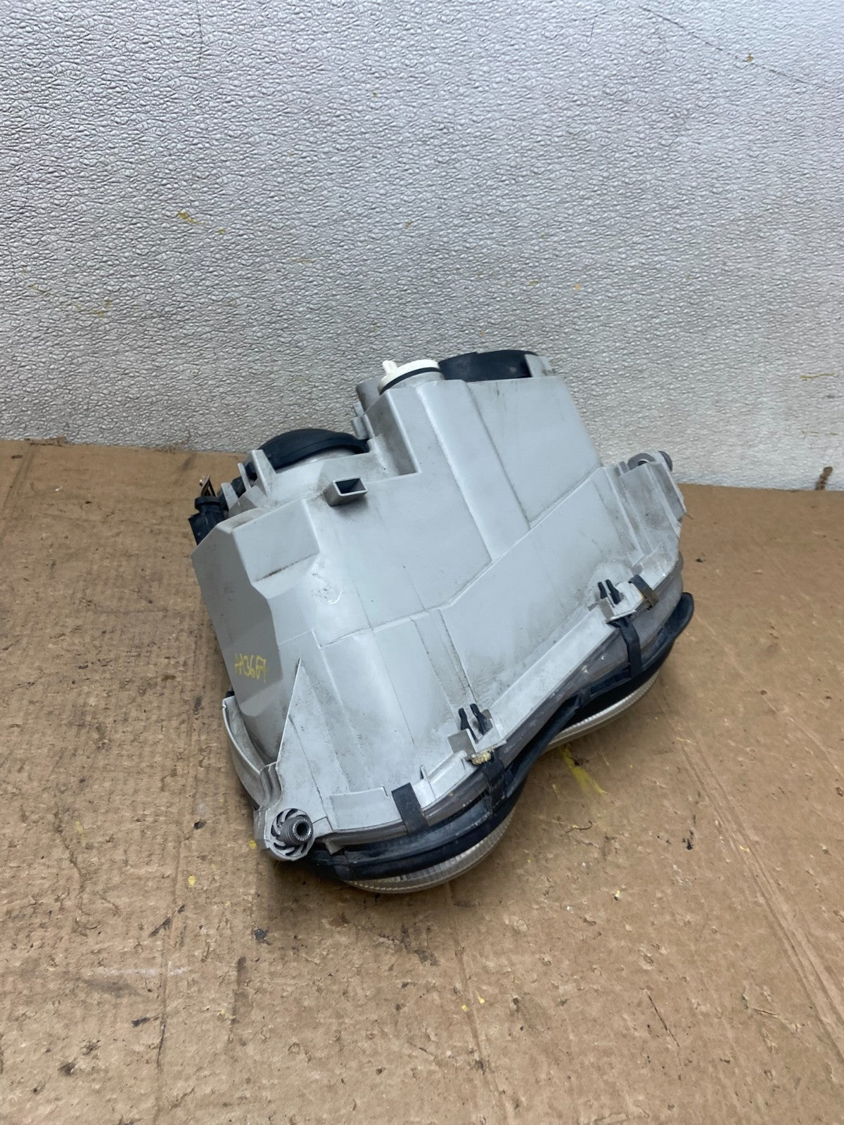 2005 to 2007 Mercedes-Benz C-Class Right Passenger Side Headlight AA36674