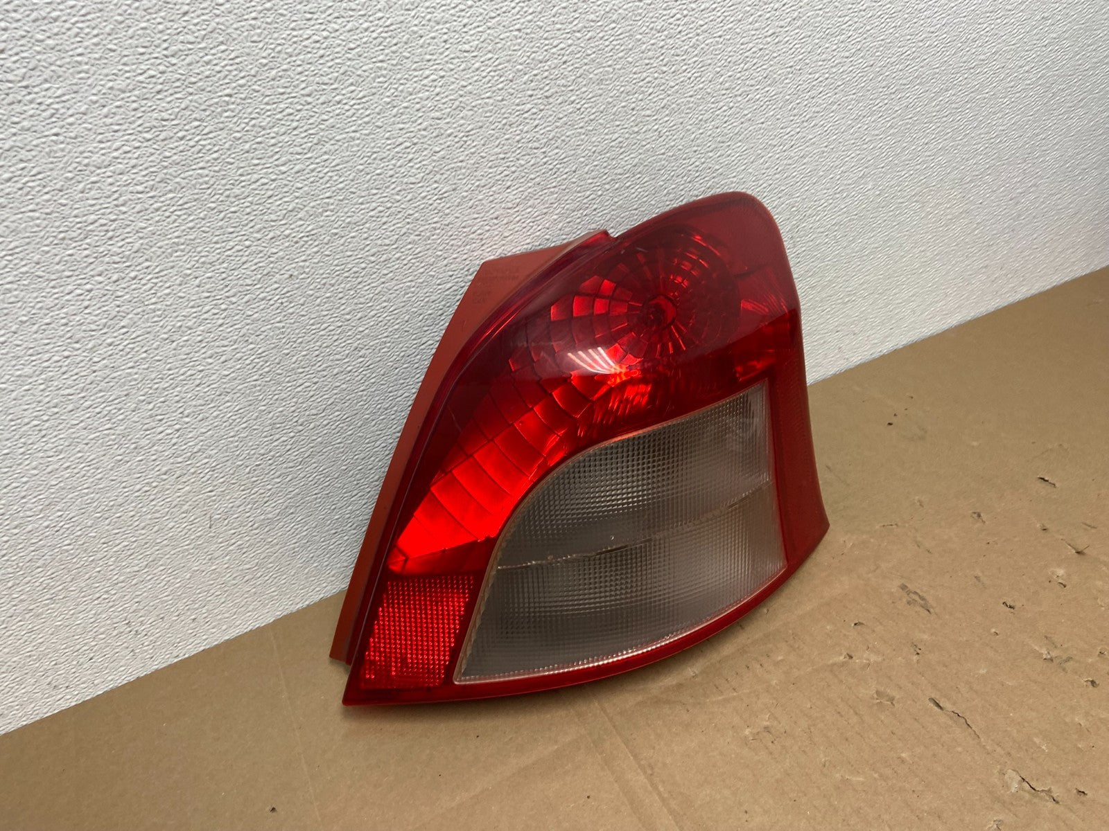 2006 to 2008 Toyota Yaris Hatchback Right Passenger RH Tail Light Oem AB6798 DW2