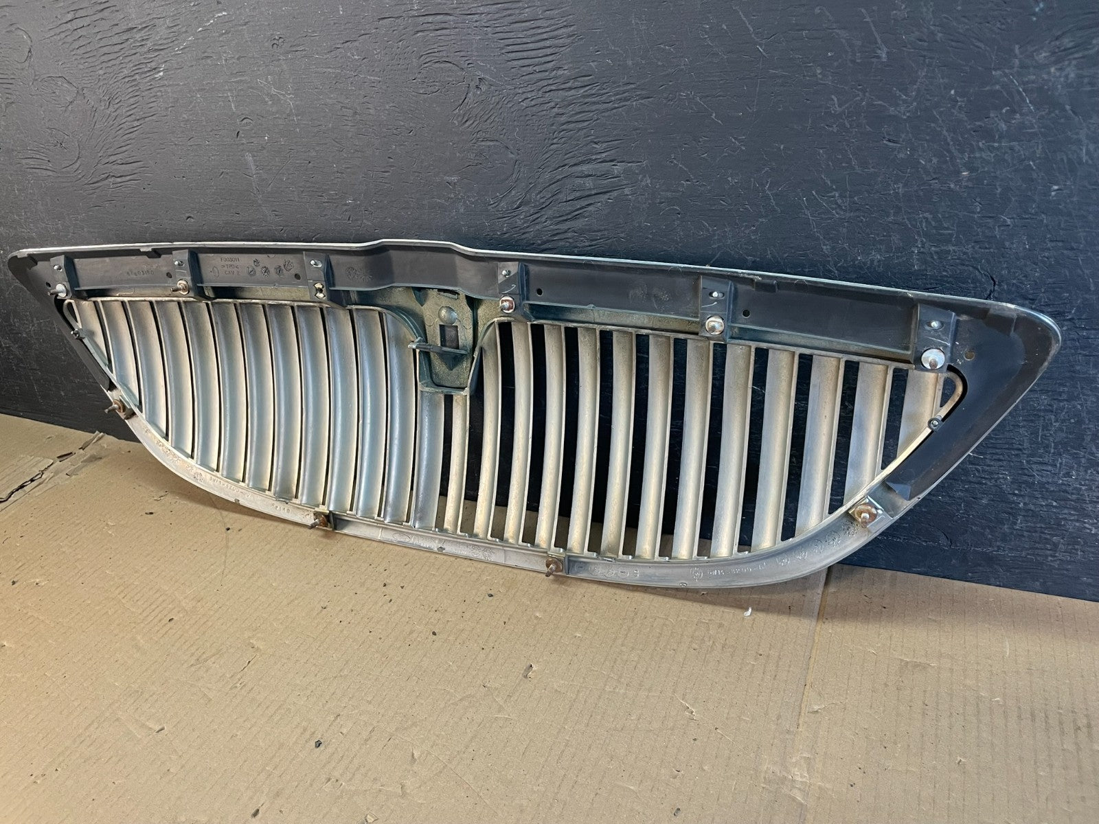 2003 to 2011 Lincoln Town Car Front Upper Grille Grill Chrome W/Emblem AE3634 DG5