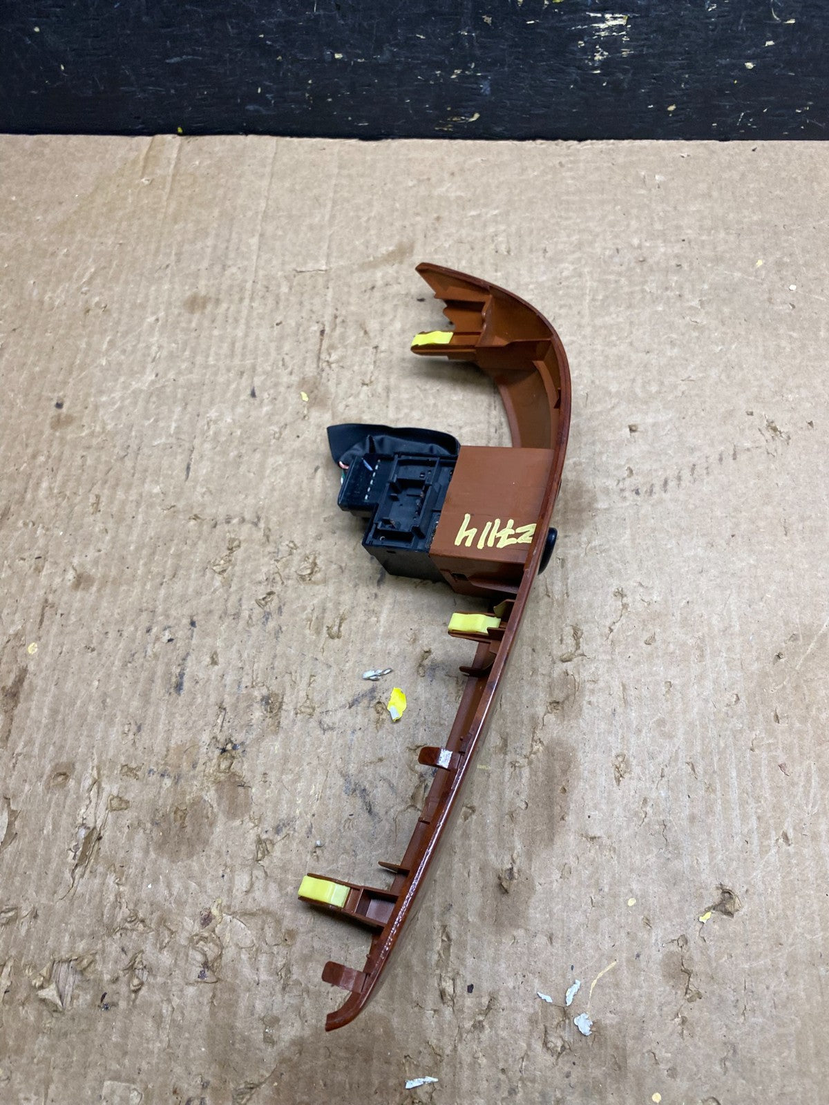 2004 to 2010 Toyota Sienna Switch Key Light Indicator Bezel Trim OEM Z7114 DG2