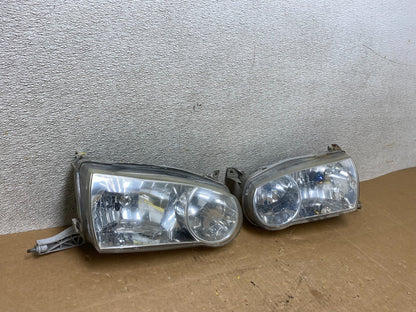 2001-2002 Toyota Corolla Left+Right Side Halogen Headlights V4977 DW2