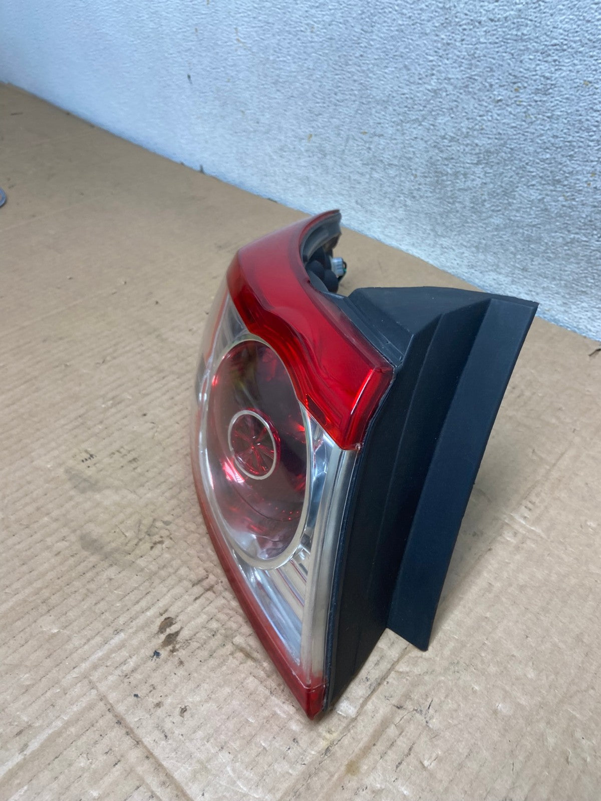 2010 to 2012 Hyundai Santa Fe Left Driver Side LH Tail Light AI7027 LK1