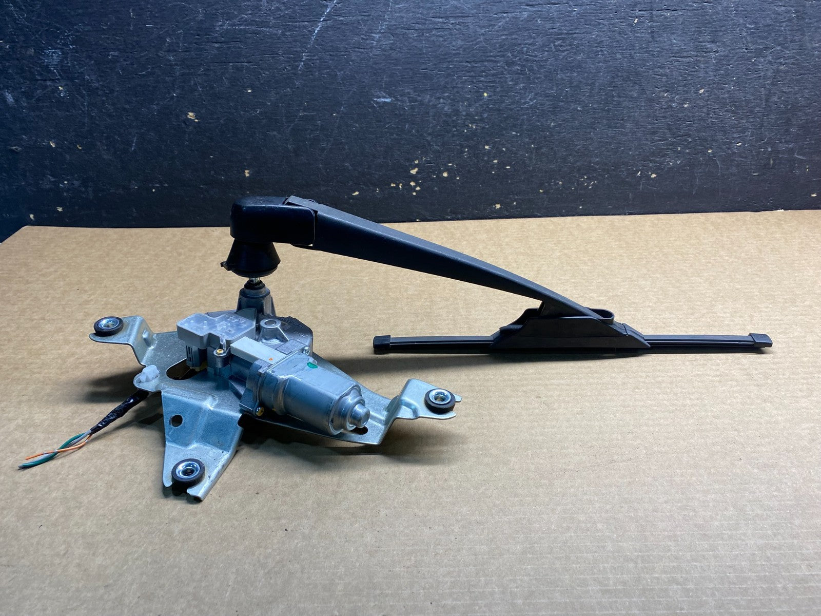 2011 to 2017 Infiniti QX56 QX80 Rear Wiper Motor OEM Z9042 DG1