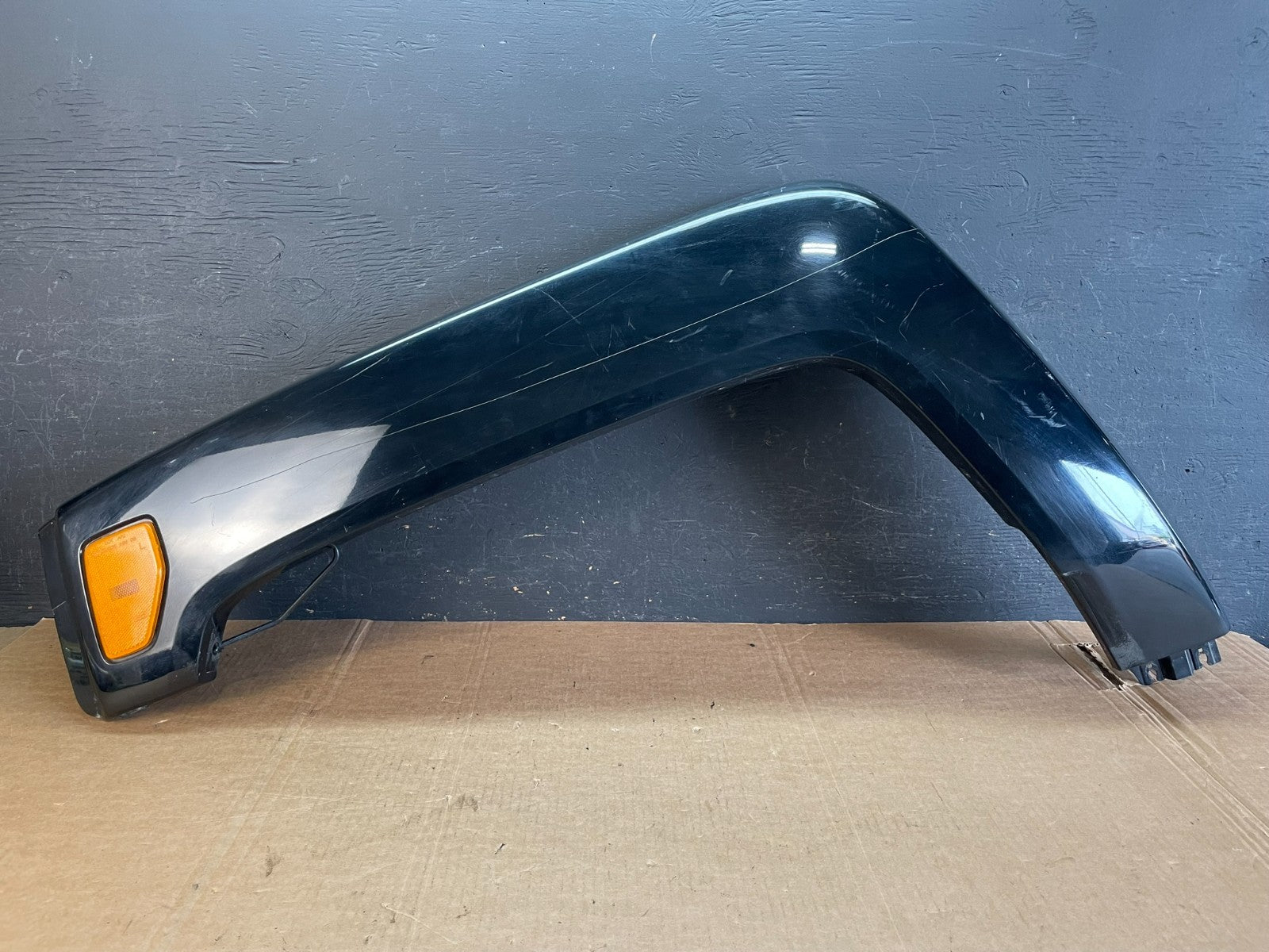 2006 to 2010 Hummer H3 Front Left Wheel Fender Flare Molding Trim ae8394 DG0