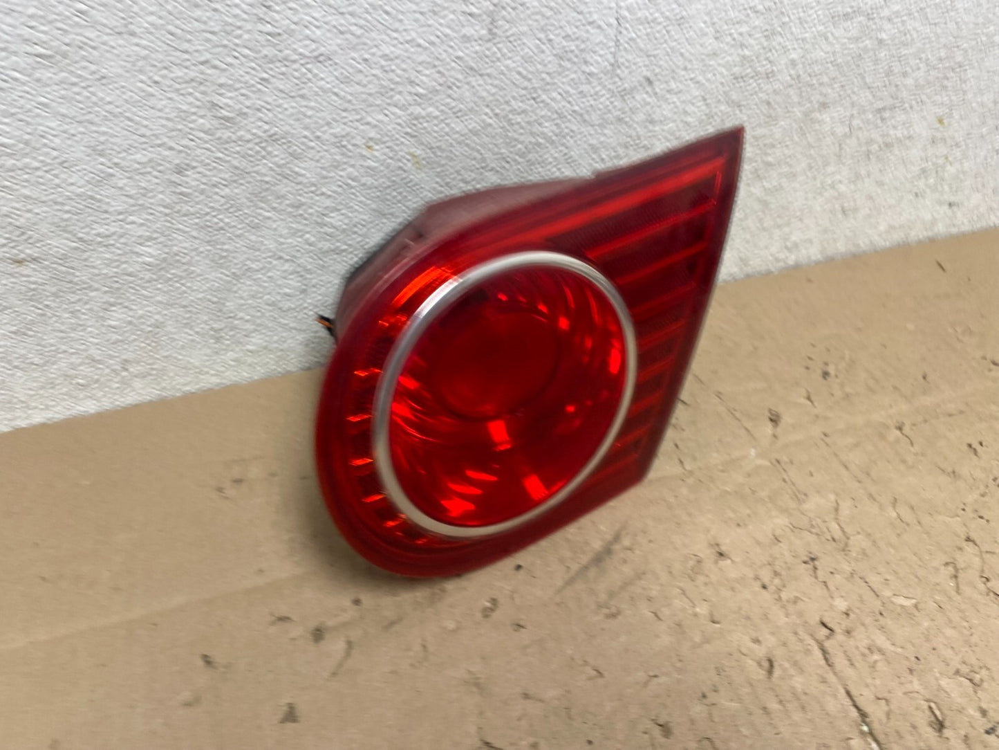 2004 2005 2006 Kia Amanti Right Passenger Side Tail Light Inner OEM J9118 KC2