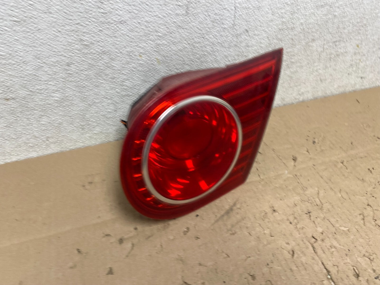 2004 2005 2006 Kia Amanti Right Passenger Side Tail Light Inner OEM J9118 KC2