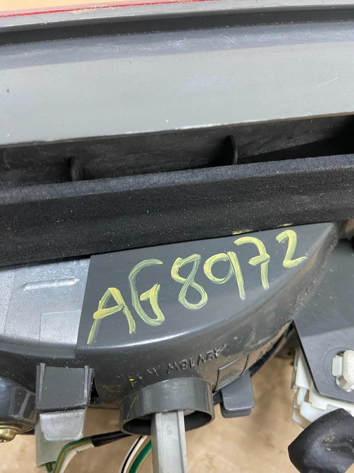 2000 2001 Lexus ES300 Inner Left Driver LH Side Tail Light AG8972 DW5