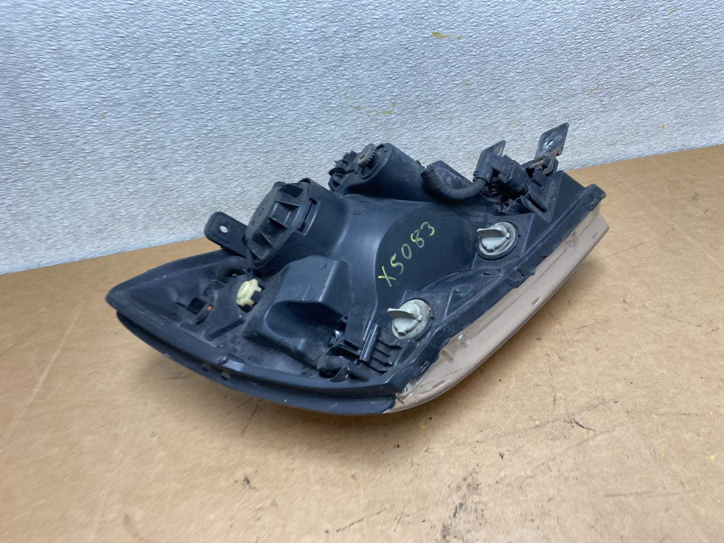 2005 to 2006 Kia Sportage Left Driver LH Halogen Headlight OEM X5083 DW8
