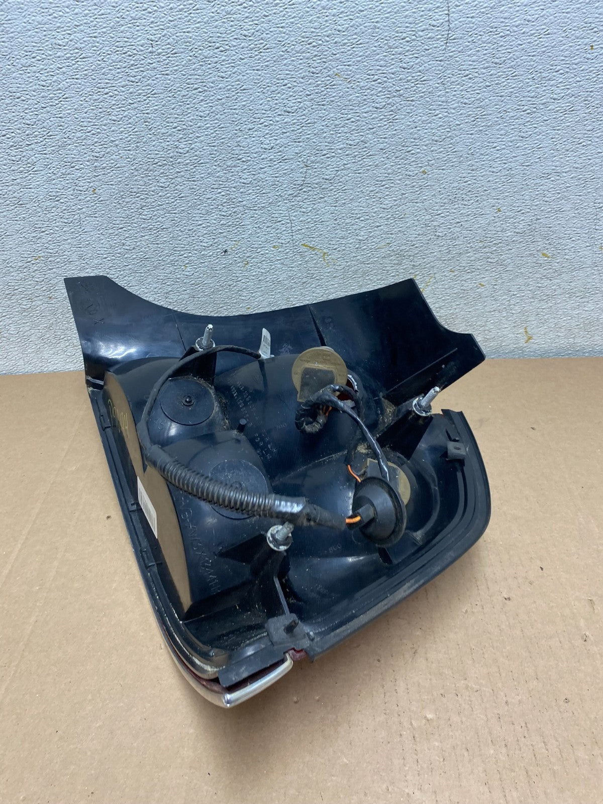 1998-2003 Ford Crown Victoria Left Driver Lh Side Tail Light Oem P9094 DW7