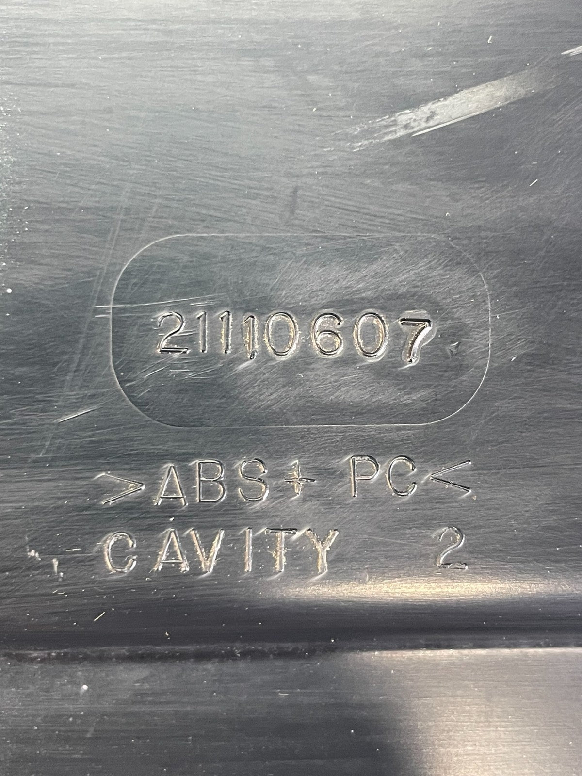 1997 - 1999 Saturn S Sedan Center Tail Light Lid Trunk Rear Panel AE8371 DG4