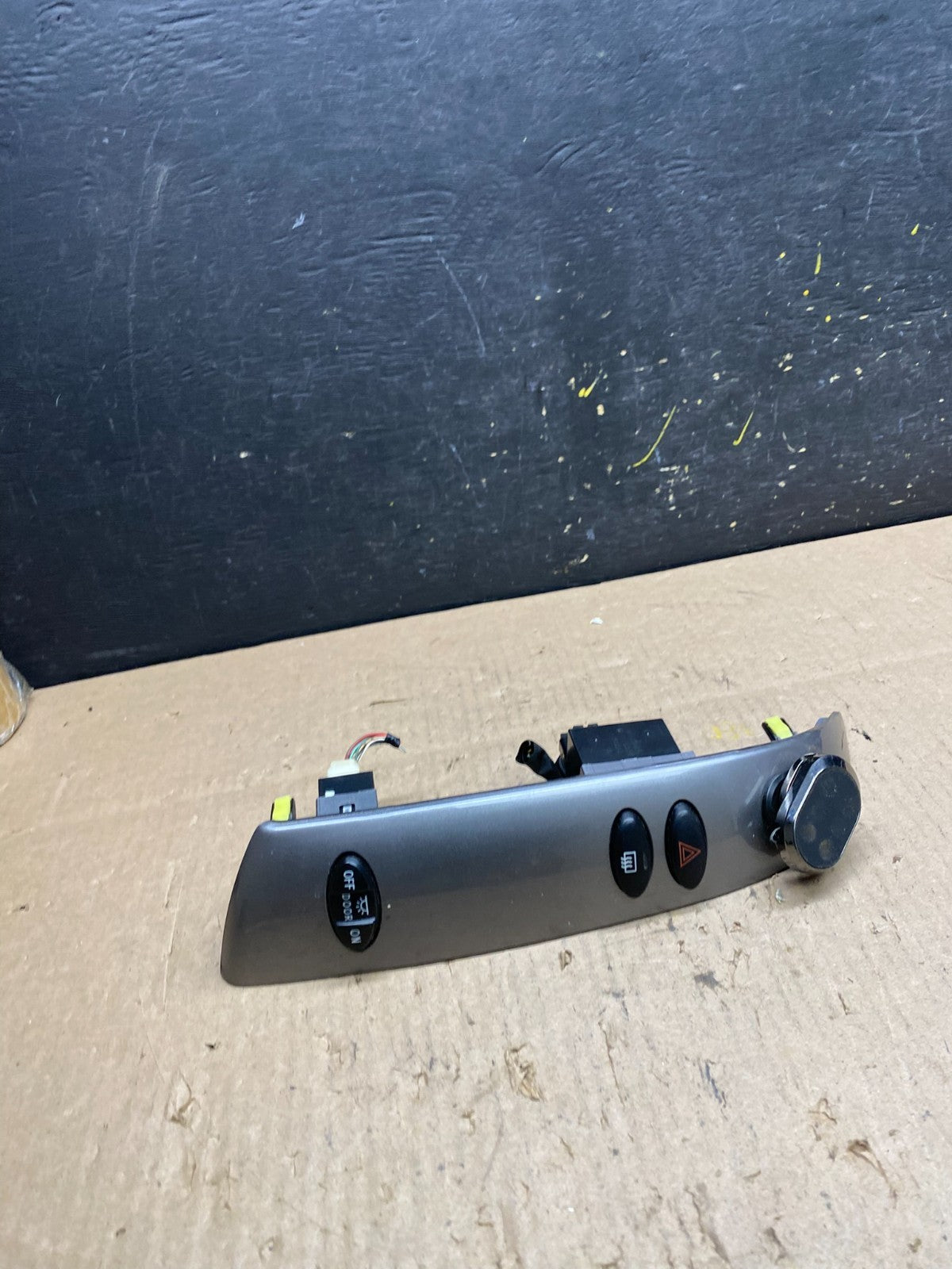 2004 to 2010 Toyota Sienna Left Side Climate Switches Bezel Trim T4910 DG0