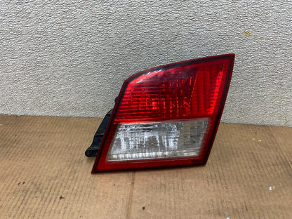 2002-2004 Infiniti i35 Inner Light Right Passenger RH Tail Light OEM AA5340 DW0