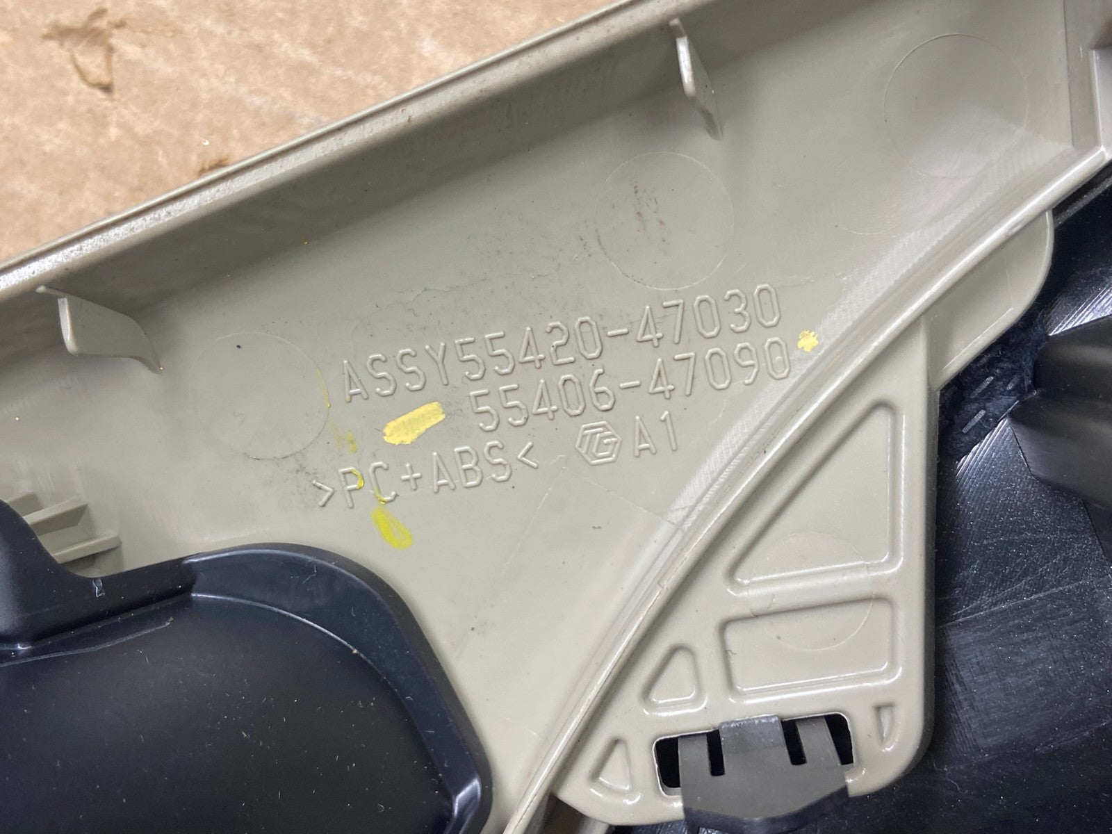 2010 to 2015 Toyota Prius Center Console Cup Holder Trim Bezel Z4197 DG7