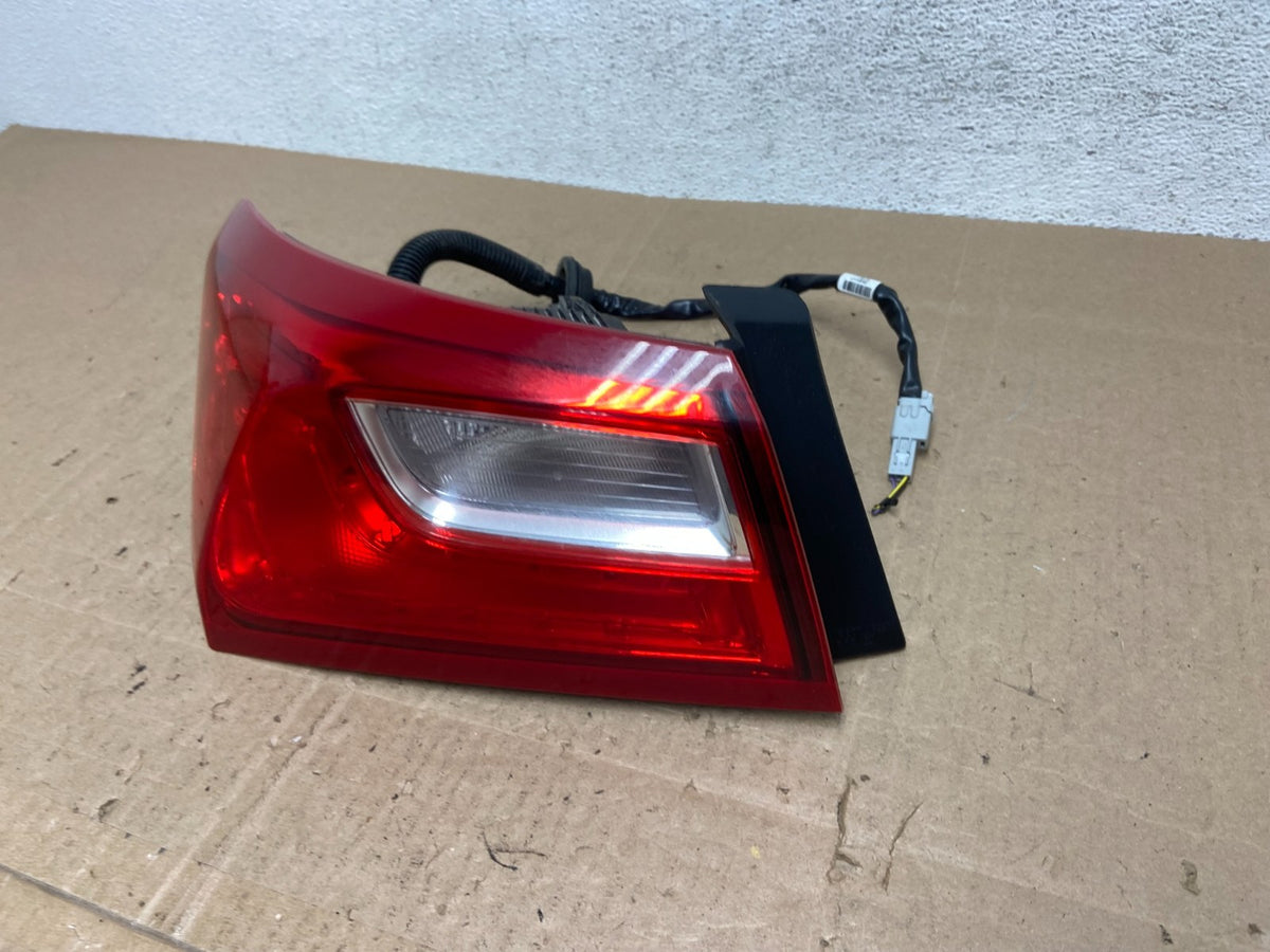 2016 - 2020 Chevrolet Malibu Left Driver LH Side Tail Light AE6515 DG1