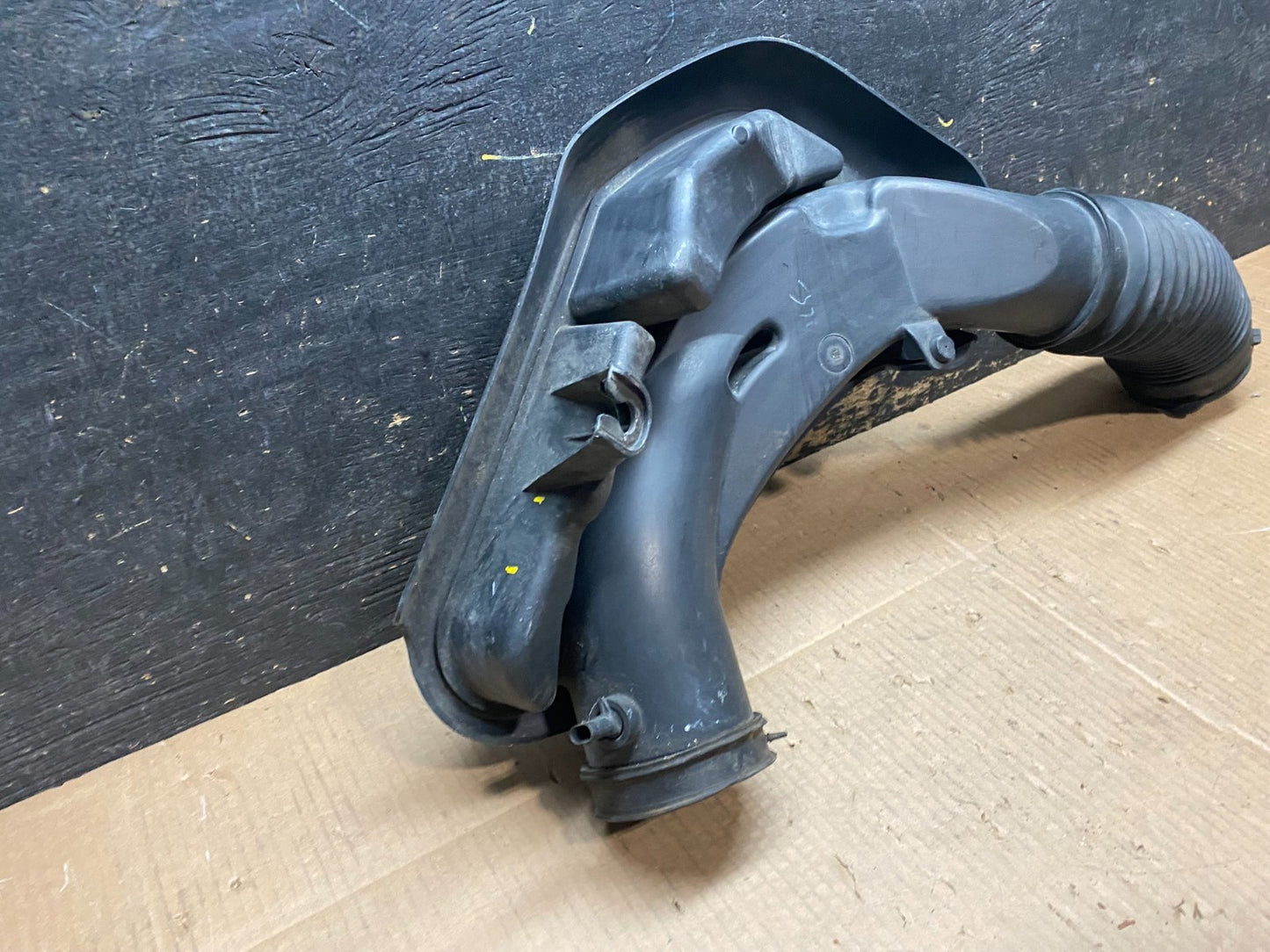 2011 to 2018 Chrysler 300 3.6L Air Intake Duct Tube Cleaner OEM Y1821 DG5