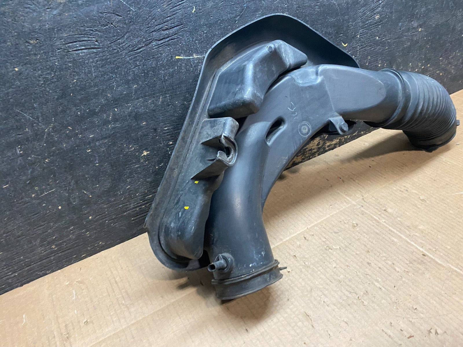 2011 to 2018 Chrysler 300 3.6L Air Intake Duct Tube Cleaner OEM Y1821 DG5