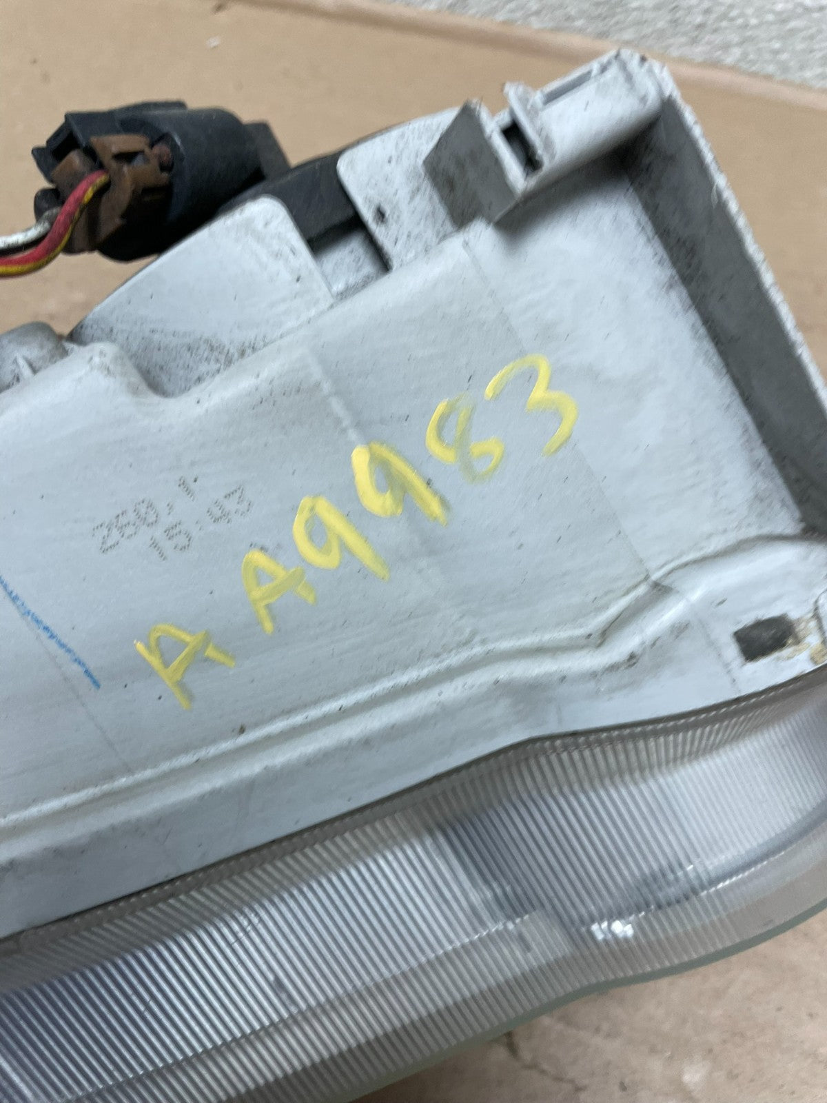 2001 2002 Toyota Corolla Left Driver LH Side Halogen Headlight AA9983 DW6