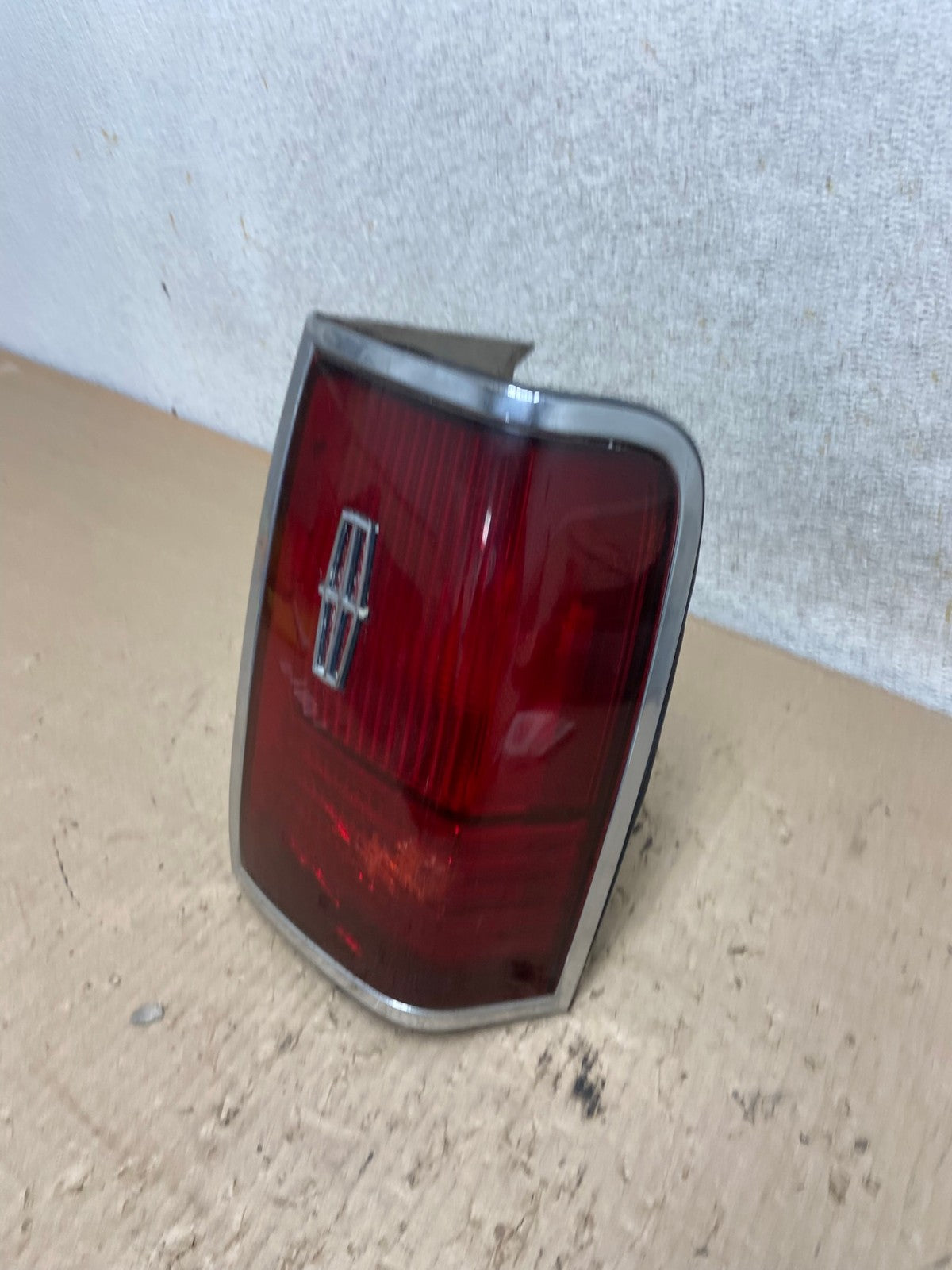 1990 to 1994 Lincoln Town Car Right Passenger RH Side Tail Light AI2423 LK1