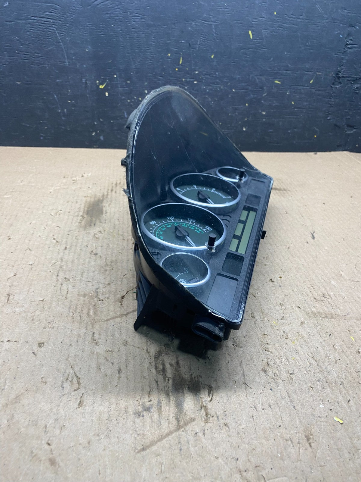 2003 2006 Land Range Rover Speedometer Cluster Gauge OEM Q9238 DG3