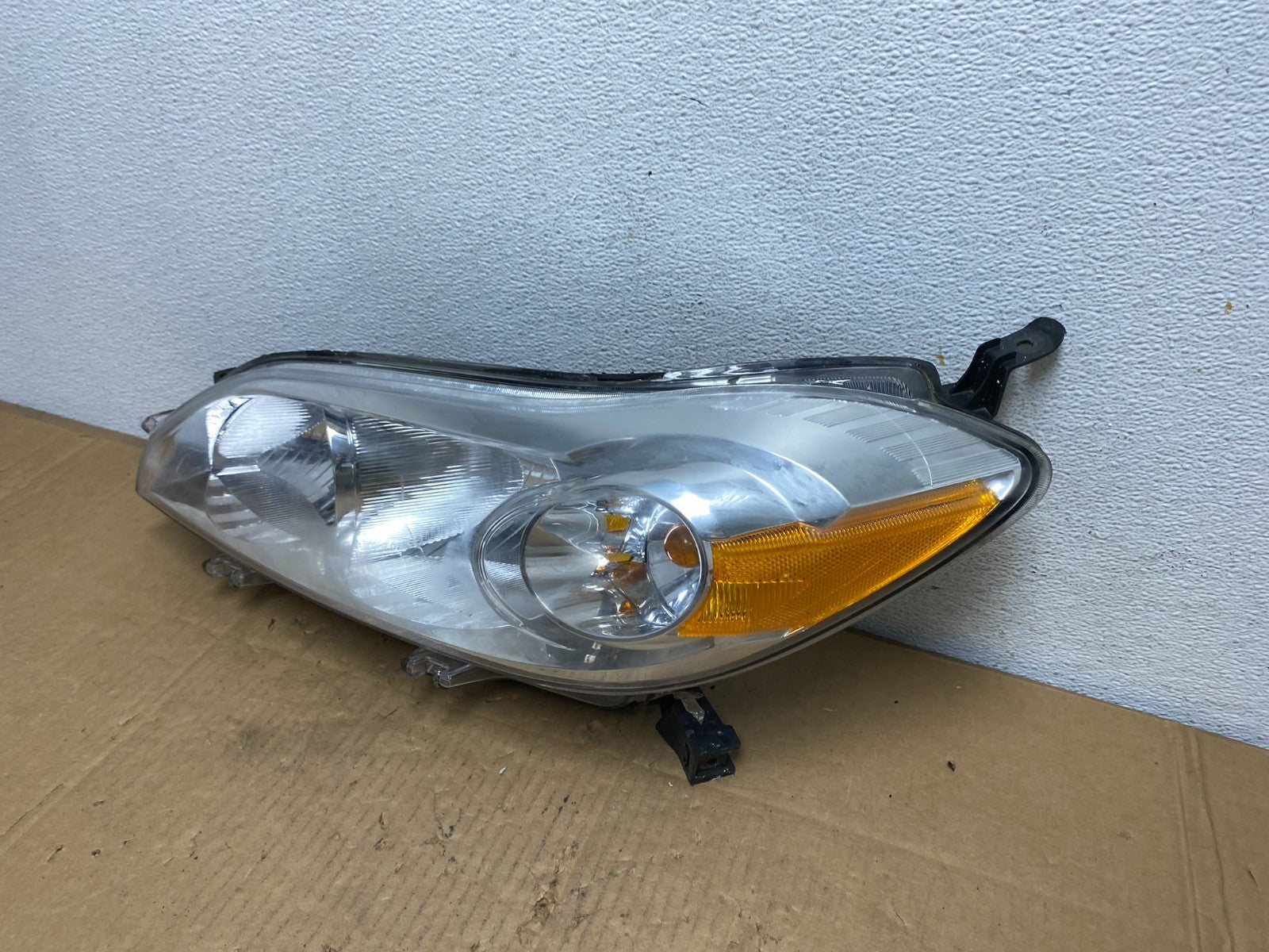2009 to 2014 Toyota Matrix Left Driver LH Side Halogen Headlight AD0946 DW1
