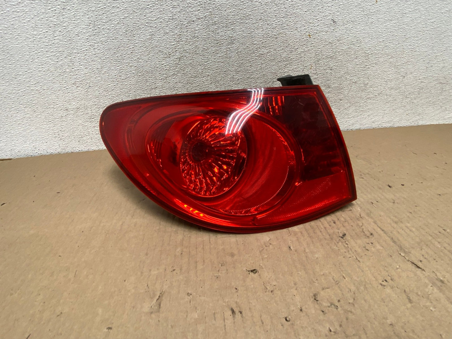 2007 to 2010 Hyundai Elantra Sedan Left Driver Side Tail Light AG7994 LK0