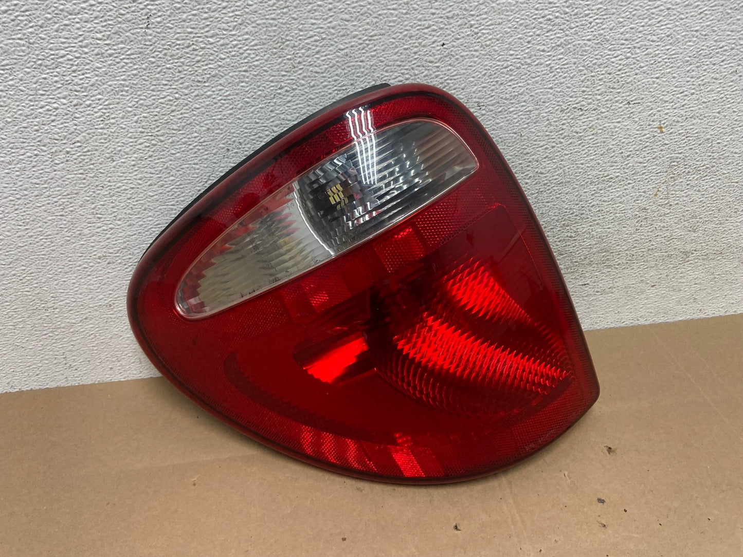 2004 to 2007 Dodge Grand Caravan Left Driver Lh Tail Light AE4929 LK0