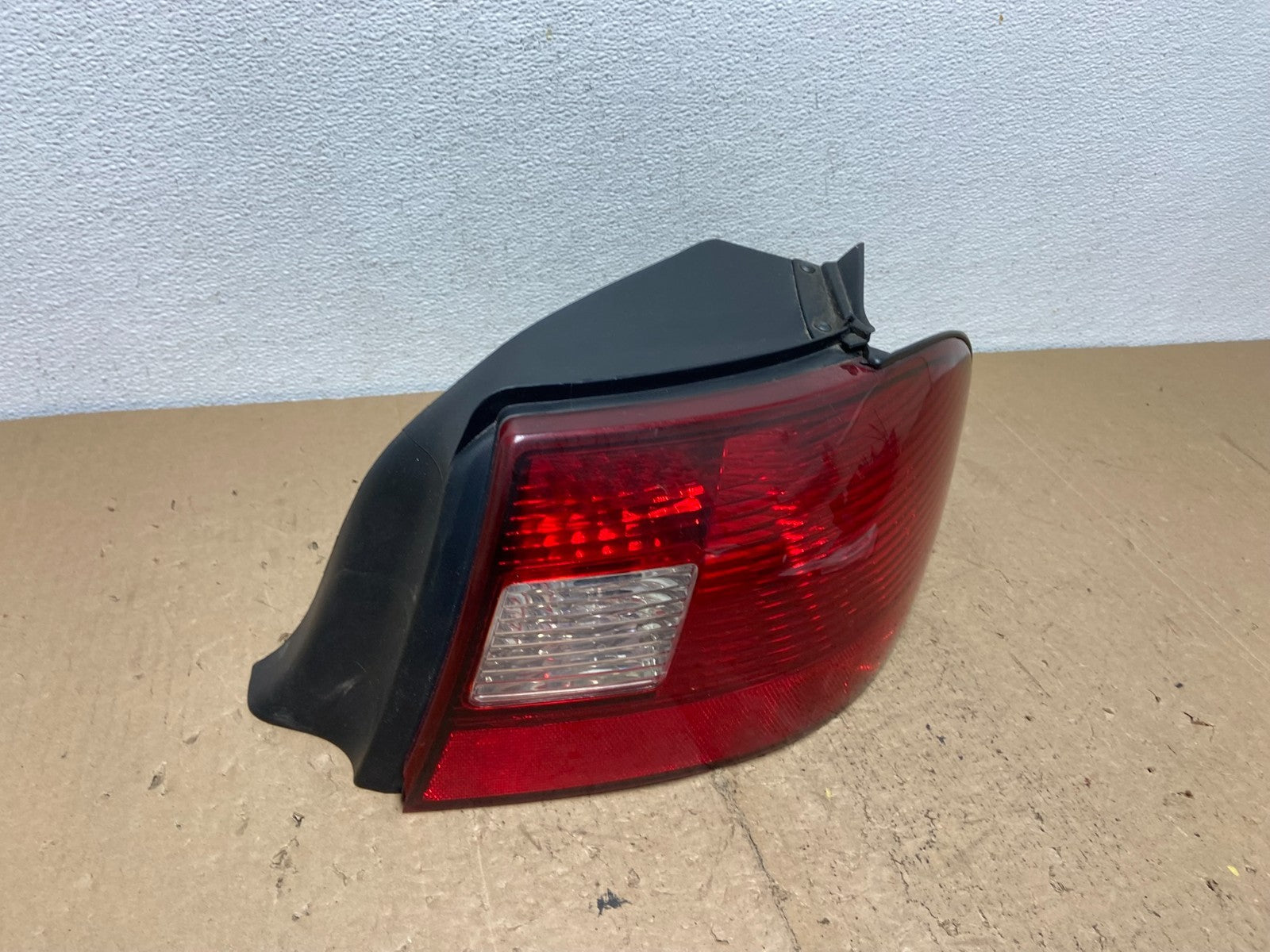 2000 - 2003 Mercury Sable Sedan Right Passenger Rh Side Tail Light AC7402 DW2