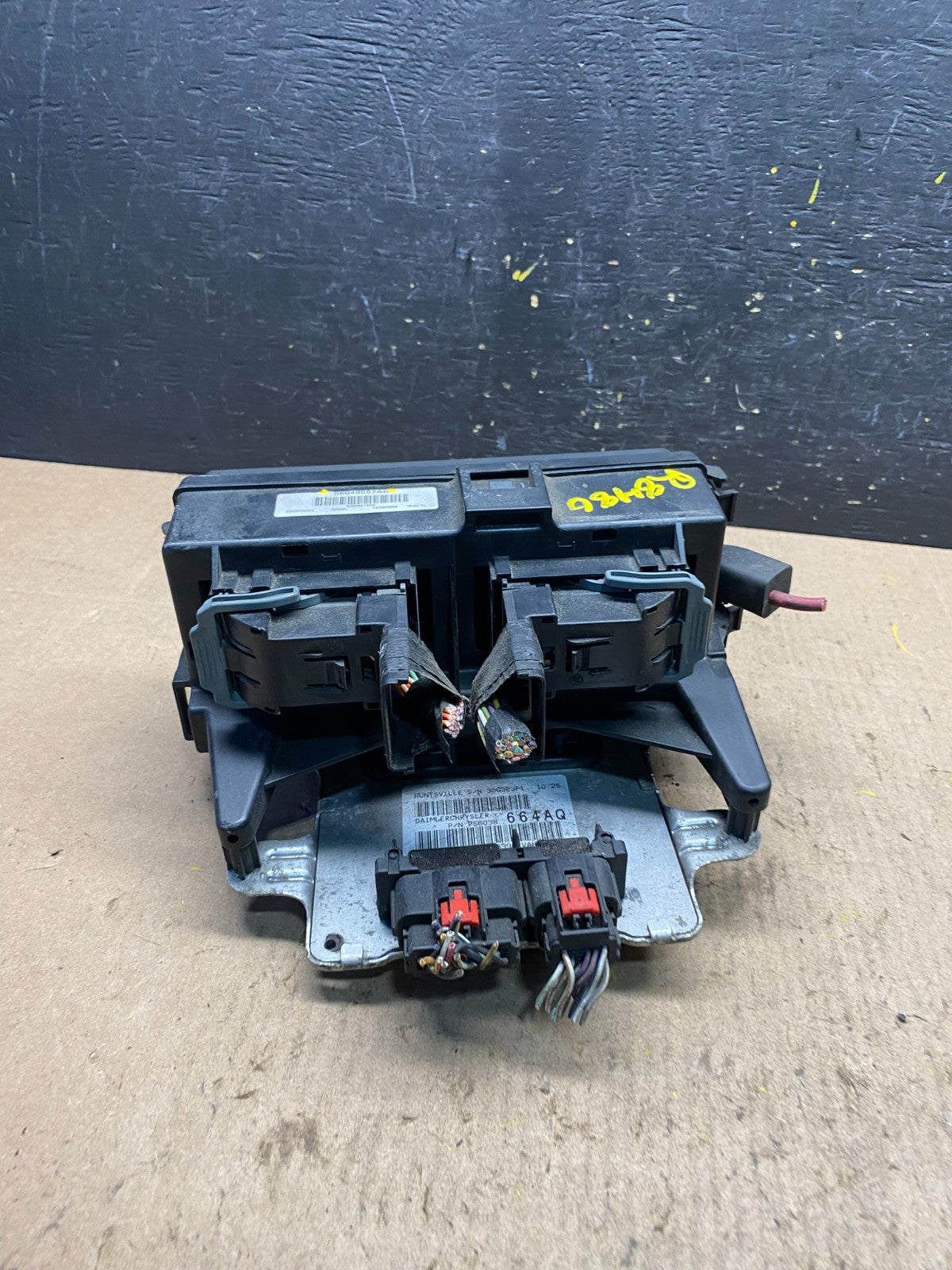 2004 2005 Dodge Durango Fusebox Fuse Box Relay Body BCM Module R8480 DG4
