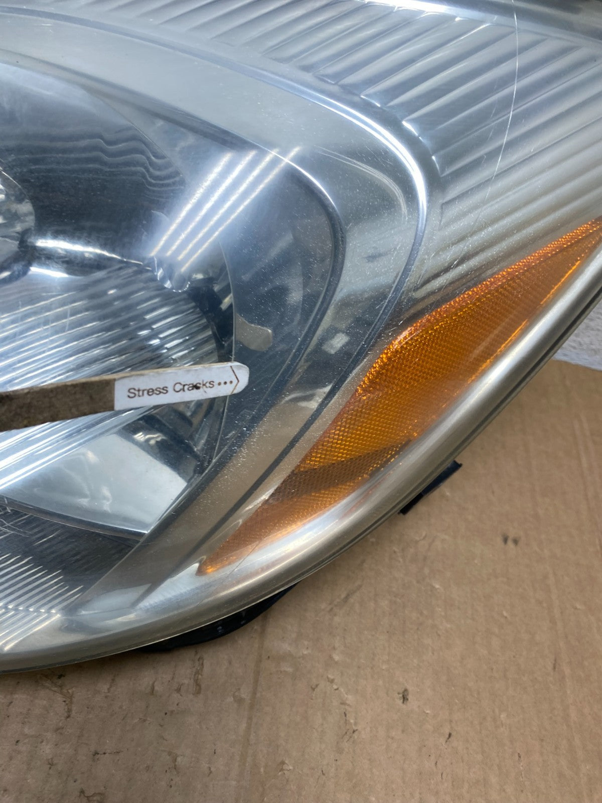 2004-2005 Toyota Sienna Left Driver LH Side Halogen Headlight AI9037 DW4