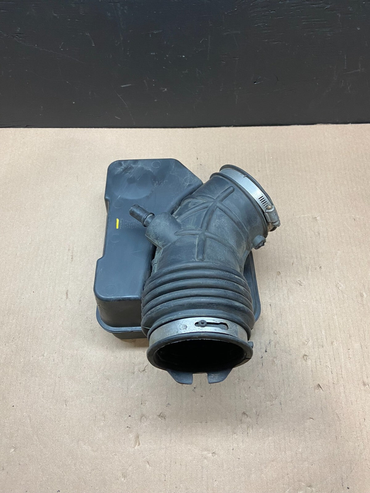 2007 to 2010 Lincoln MKX 3.7L Air Cleaner Box Resonator OEM D5005 DG16