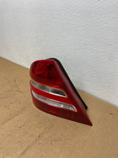 2005-2007 Mercedes-Benz C230 C240 W203 C-Class Left Driver Tail Light AC8652 LK1