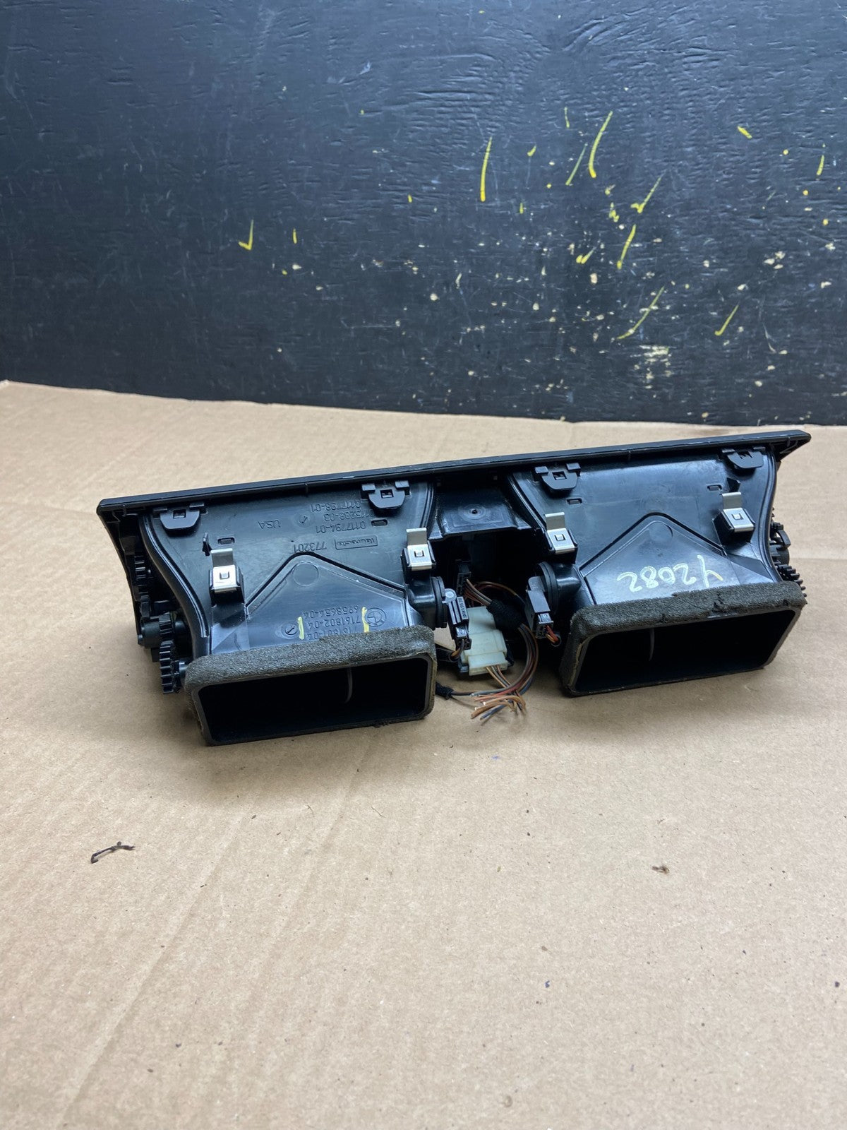 2007 to 2013 BMW X5 X6 Center Console Dash Air Vent OEM Y2082 DG3
