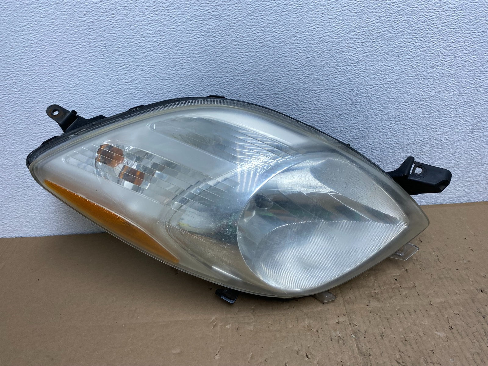 2006-2008 Toyota Yaris Hatchback Right Passenger Halogen Headlight Oem AB6986 DW0