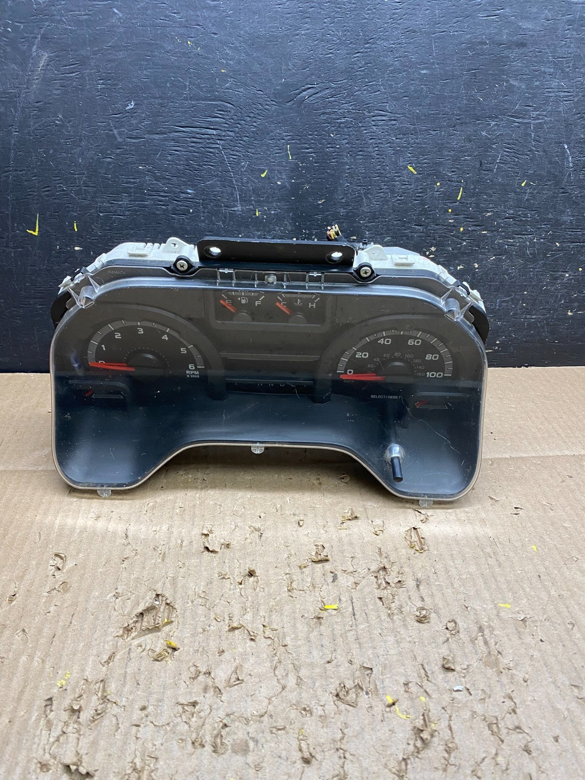 2009 Ford E150 E250 E350 VAN Gauge Speedometer Cluster v1670 DG0